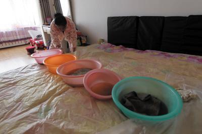 城固楼上漏水，住户失联，小区没物管，业主维权难！律师来支招……